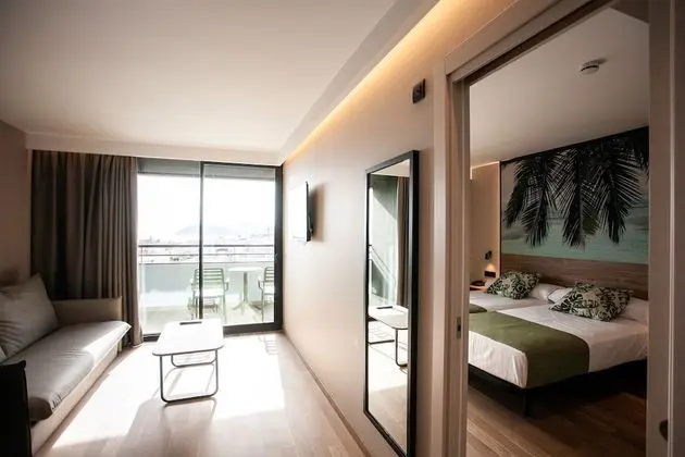 Deluxe Oda, Teras, Havuz Manzaralı (2 Adults + 2 children)