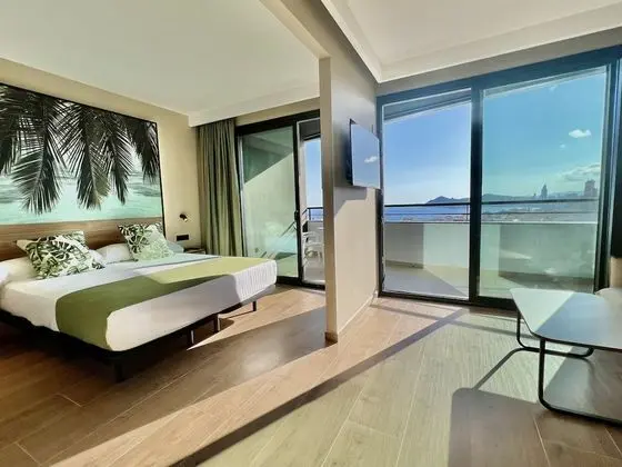 Premium Oda, Teras, Havuz Manzaralı (3 Adults + 1 child)