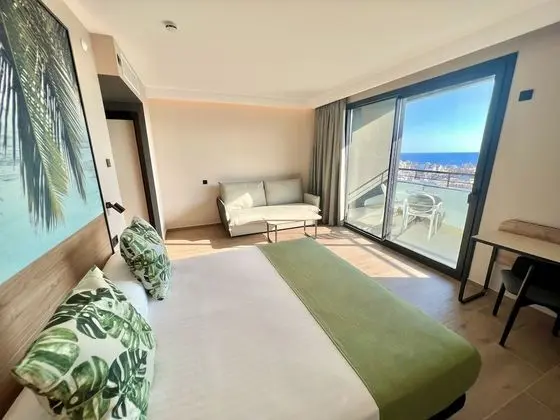 Premium Oda, Teras, Havuz Manzaralı (3 Adults + 1 child)