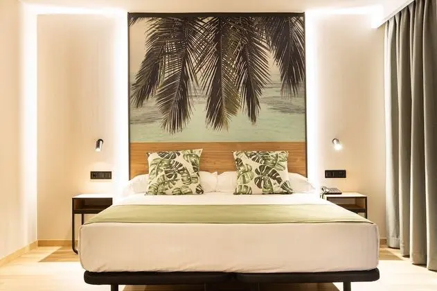 Premium Oda, Teras, Havuz Manzaralı (3 Adults + 1 child)