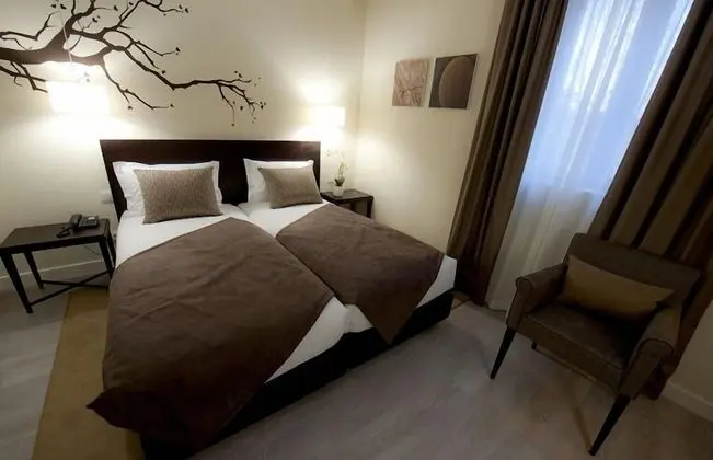 Tek Büyük veya İki Ayrı Yataklı Oda