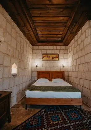 Çift Kişilik, Avlu Manzaralı