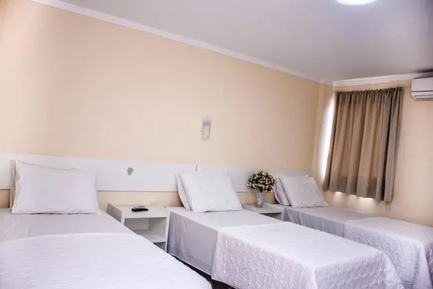 Üç Kişilik Oda