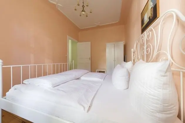 City Apart Daire, 1 Büyük (Queen) Boy Yatak ve Çekyat (F4)