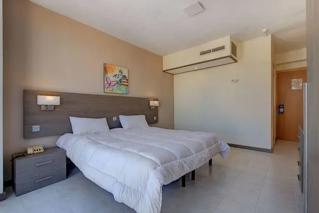 Tek Büyük veya İki Ayrı Yataklı Oda, Balkon, Şehir Manzaralı