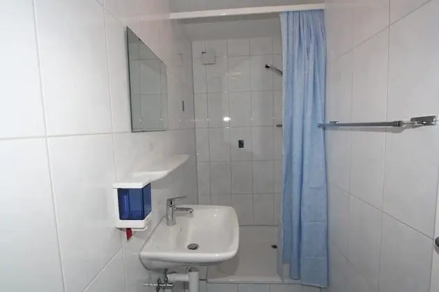 Basic Tek Büyük Yataklı Oda, Ortak Banyo
