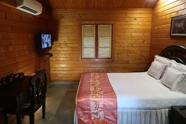 Kır Evi, 1 Büyük (Queen) Boy Yatak ve Çekyat (Suite)