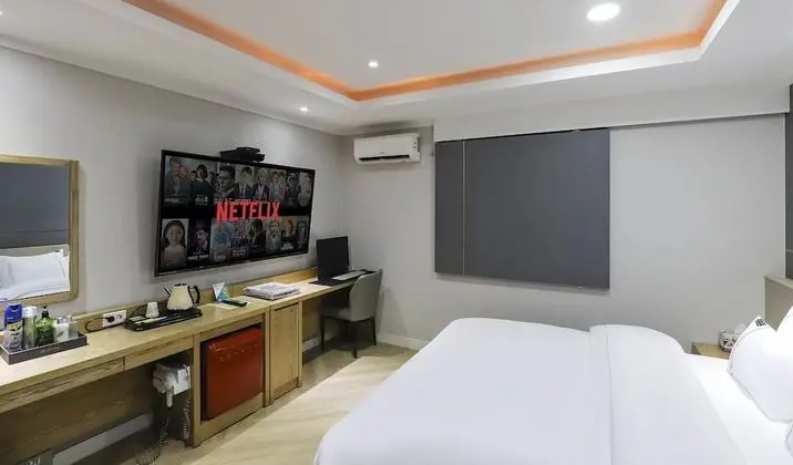 Standard Oda (Check-in at 7pm on Sat&Sun)