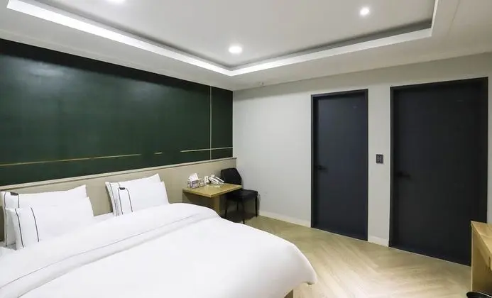 Standard Oda (Check-in at 7pm on Sat&Sun)