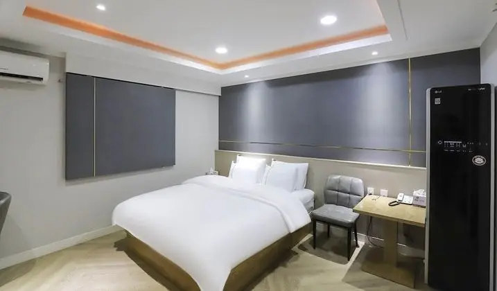 Standard Oda (Check-in at 7pm on Sat&Sun)