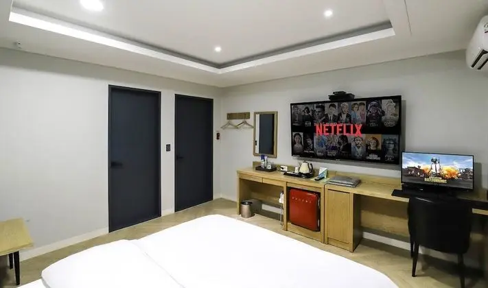 Standard Oda (Check-in at 7pm on Sat&Sun)