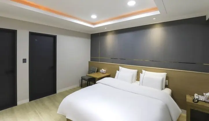 Standard Oda (Check-in at 7pm on Sat&Sun)
