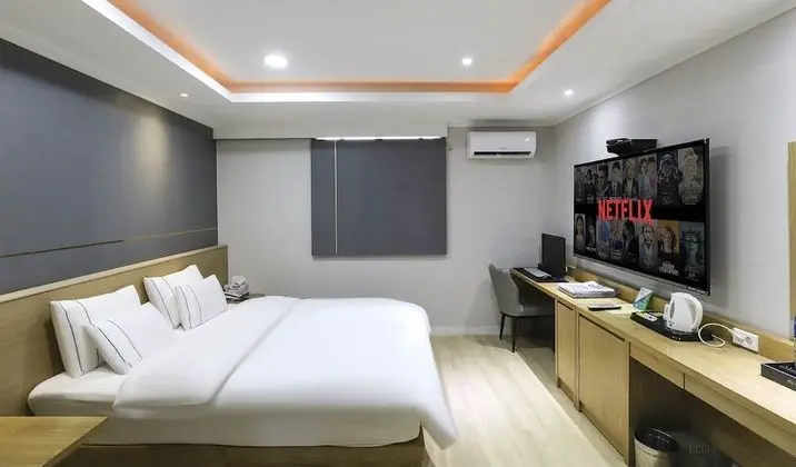 Standard Oda (Check-in at 7pm on Sat&Sun)