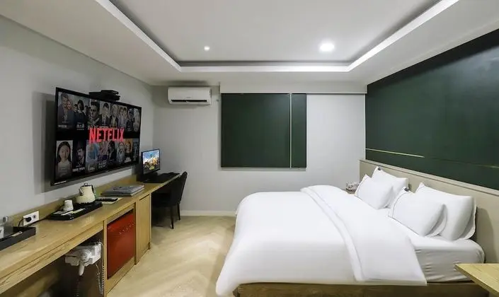 Standard Oda (Check-in at 7pm on Sat&Sun)