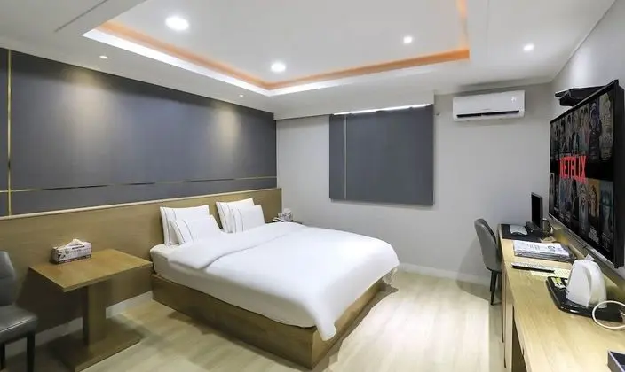 Standard Oda (Check-in at 7pm on Sat&Sun)