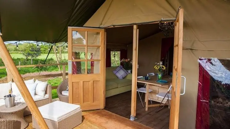 Luxury Family Safari Tent (Buttercup)