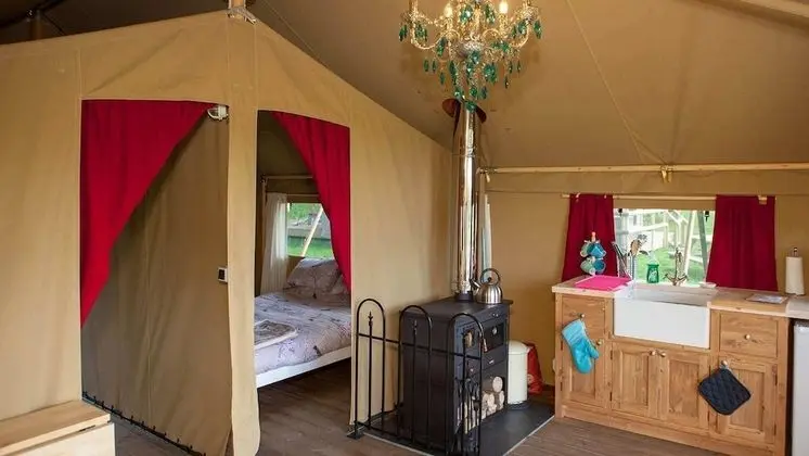Luxury Family Safari Tent (Primrose)