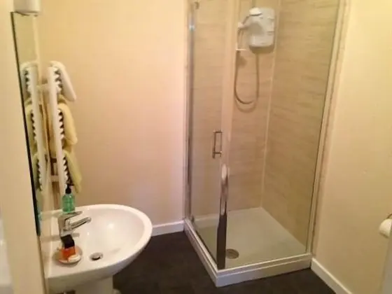 Ev, Banyolu/Duşlu (3 Bed)