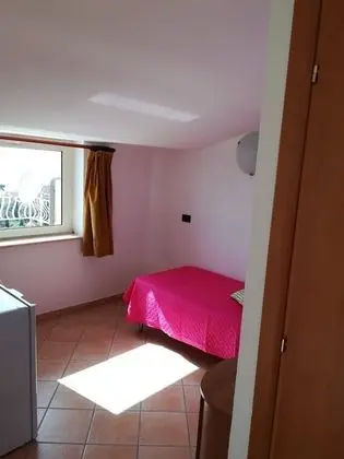 Üç Kişilik Oda, Deniz Manzaralı