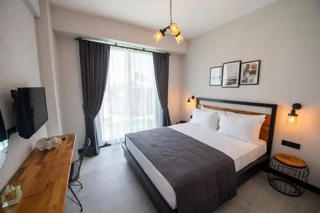Deluxe Oda Balkonlu, Havuz Manzaralı, Fransız Balkonlu
