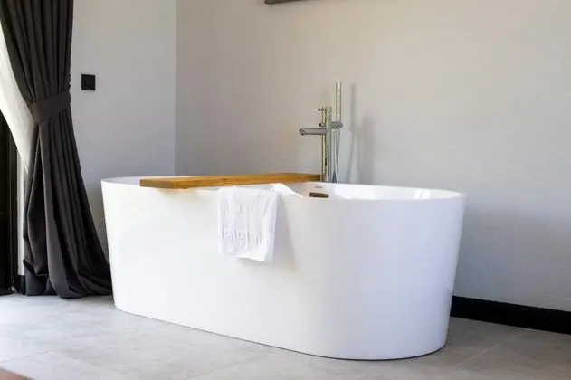 Luxury Suite, Havuz Manzaralı, Küvetli veya Jakuzili