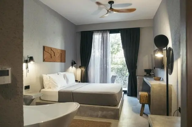 Deluxe Room, Havuz veya Bahçe Manzaralı