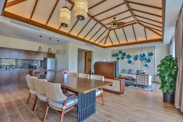 Royal Villa, Kişiye Özel Havuzlu, Avlu