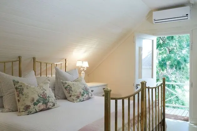 Double/Twin Room with Mountain View