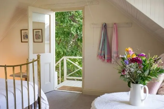 Double/Twin Room with Mountain View