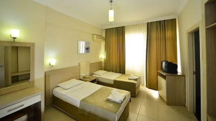 Economy Tek Büyük veya İki Ayrı Yataklı Oda (With Air Conditioning)