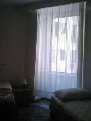 Üç Kişilik Oda, Ortak Banyo