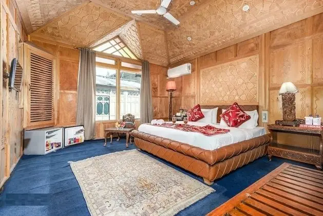 Luxury Tek Büyük Yataklı Oda