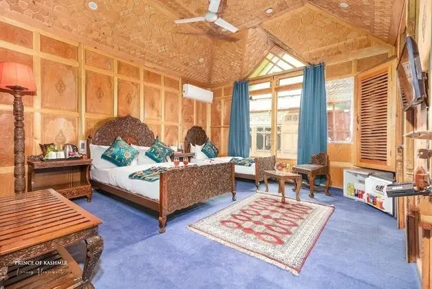 Luxury Tek Büyük Yataklı Oda