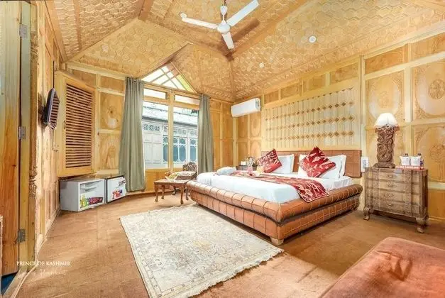 Luxury Tek Büyük Yataklı Oda