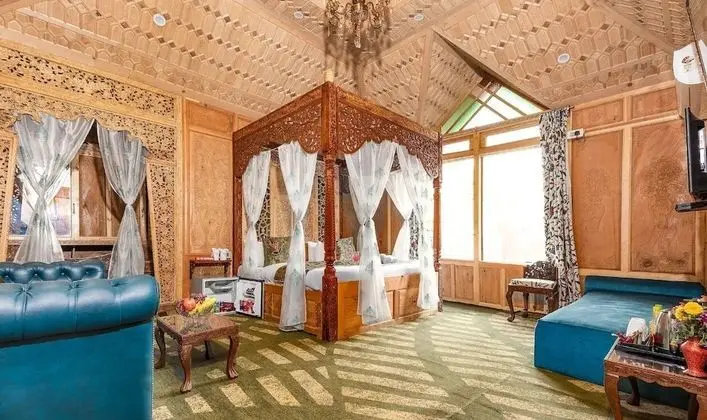 Royal Tek Büyük Yataklı Oda