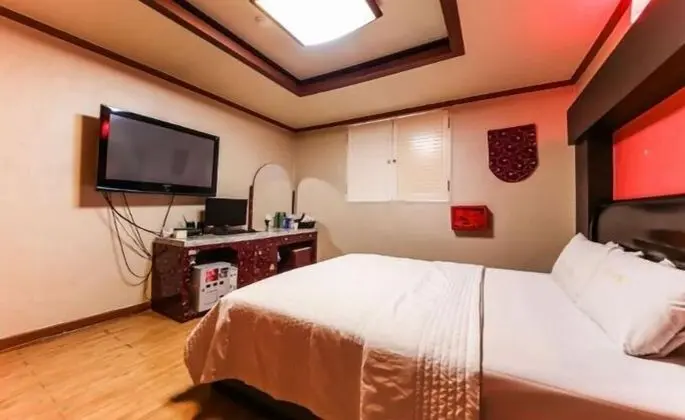 Deluxe Tek Büyük Yataklı Oda