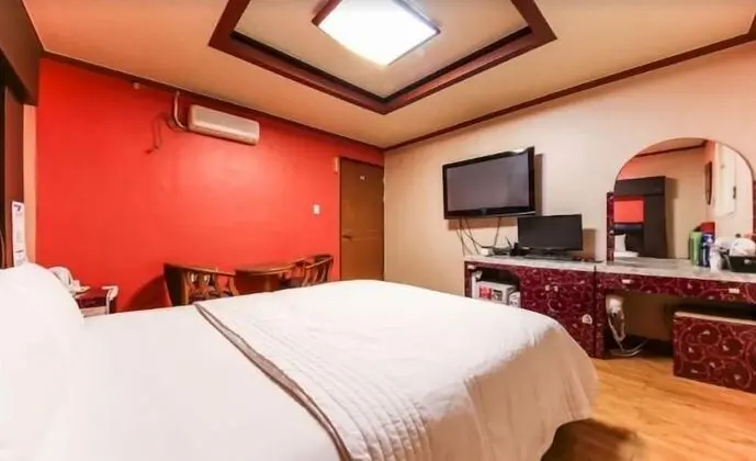 Deluxe Tek Büyük Yataklı Oda (Pet Friendly Room)