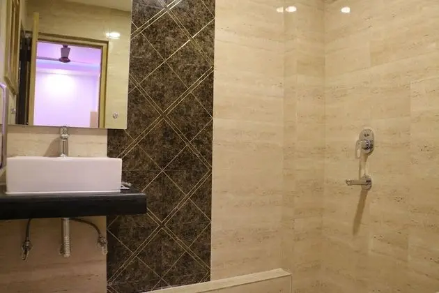 Deluxe Üç Kişilik Oda, Sigara İçilebilir
