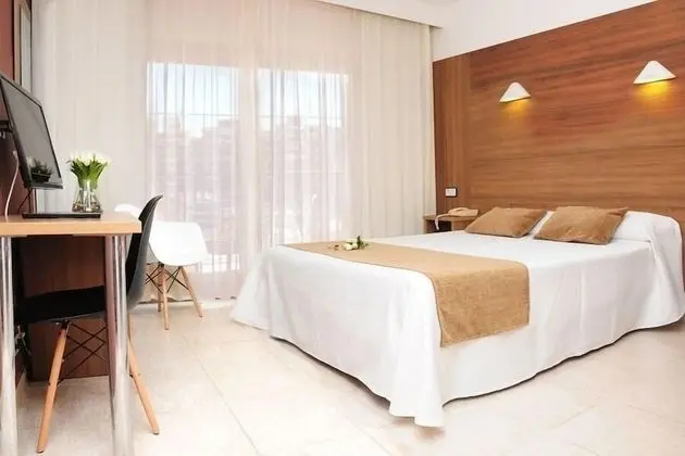 Üç Kişilik Oda, Teras