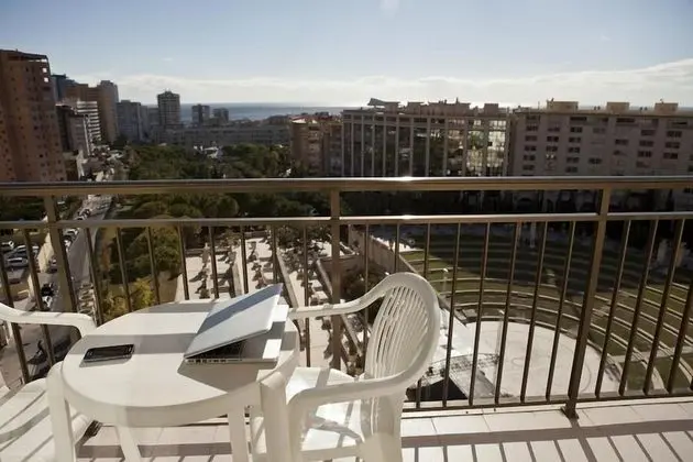 Üç Kişilik Oda, Teras