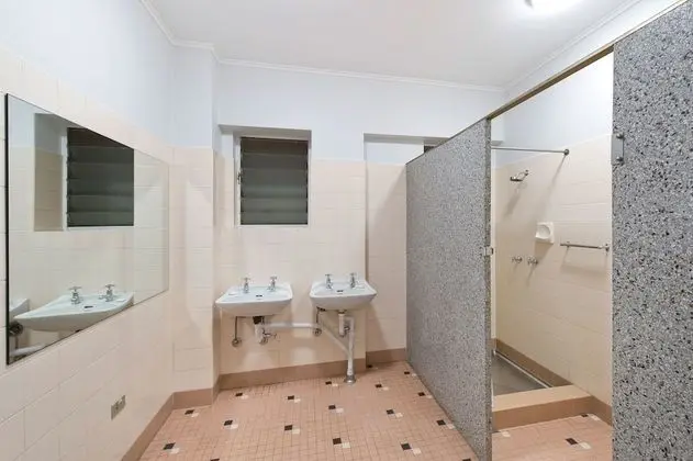 Economy Oda, Ortak Banyo