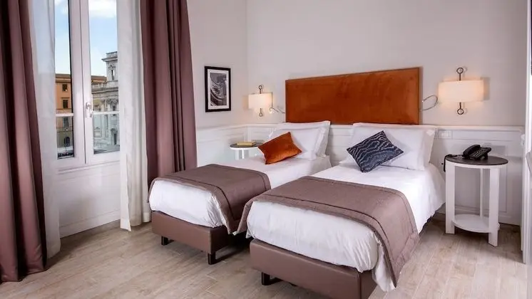 Tek Büyük veya İki Ayrı Yataklı Oda, Şehir Manzaralı