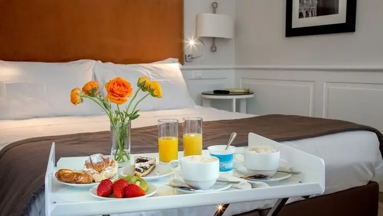 Tek Büyük veya İki Ayrı Yataklı Oda, Şehir Manzaralı