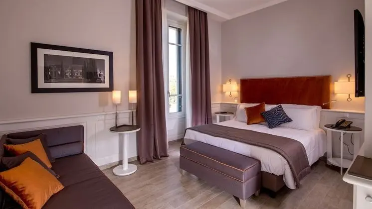 Üç Kişilik Oda, Şehir Manzaralı