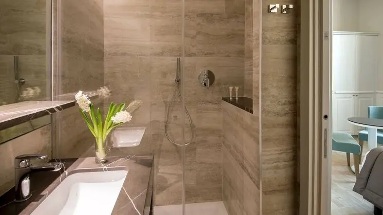 Üç Kişilik Oda, Şehir Manzaralı