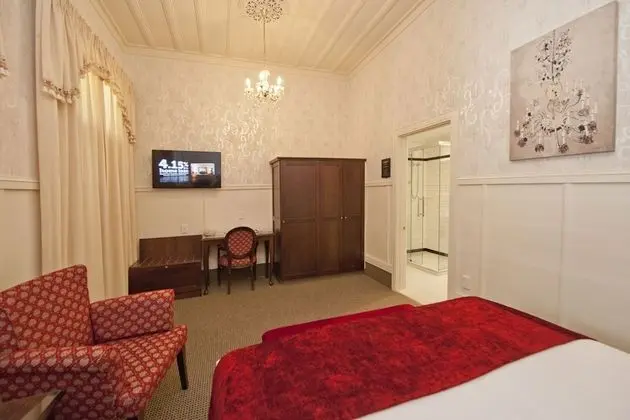 Oda (Estate Room)