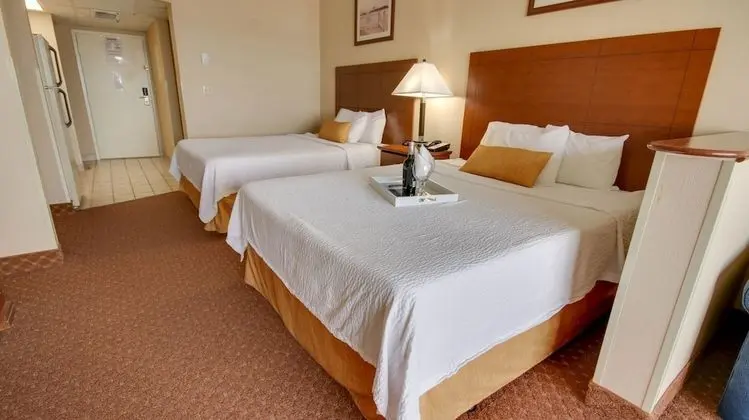 South Building - ADA Accessible Efficiency, Bayfront View, 2 Queen Beds & Sofa