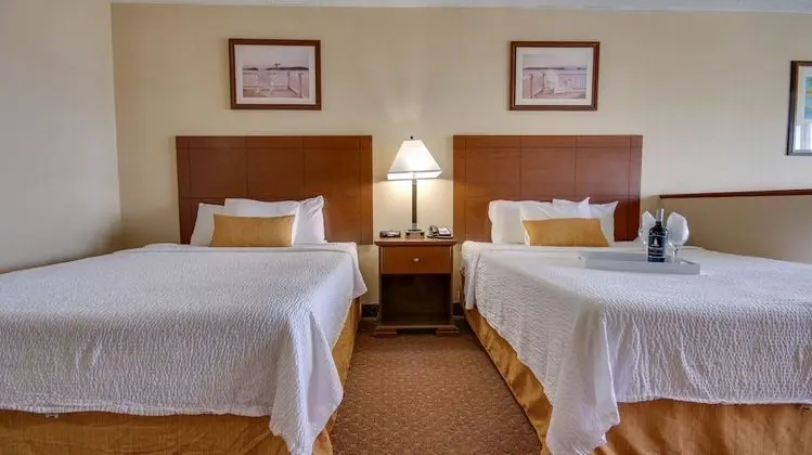 South Building - ADA Accessible Efficiency, Bayfront View, 2 Queen Beds & Sofa