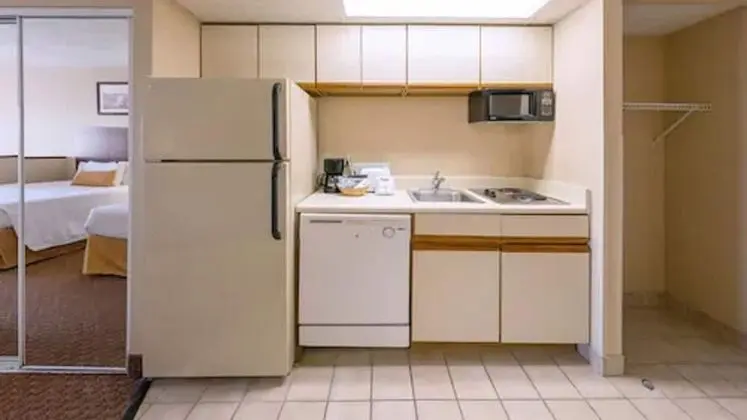 South Building -Deluxe Efficiency, No View, 2 Queen Beds & Sofa