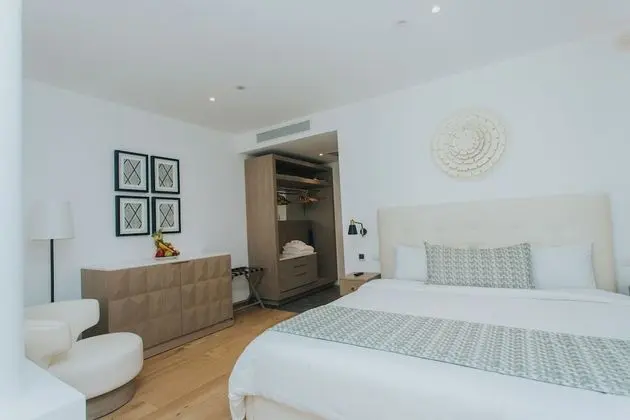Family Club Junior Suite Swimout